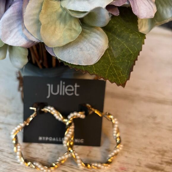 NEW! Goldtone Hoop Earrings Hypoallergenic  NWT
New with tags - Picture 2 of 4